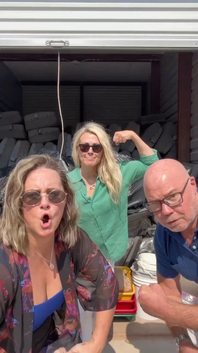 One thing about us… we commit to the bit 😉 

.
#rockpapercannon #comedy #sitcoms #behindthescenes